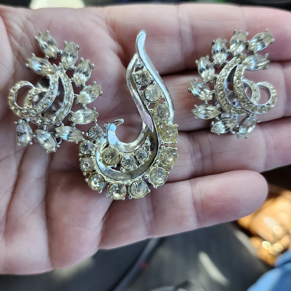 Vintage Swirl Rhinestone Brooch & Earring Demi Set clear silver tone *read - Picture 1 of 15